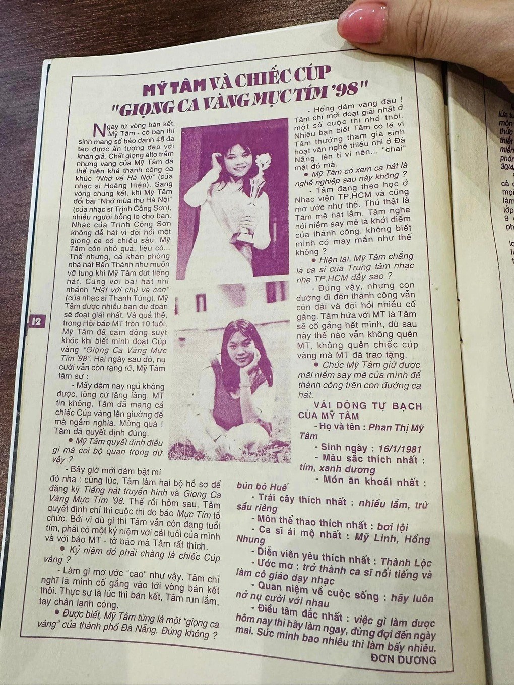 Thời điểm đó, Mỹ Tâm đang học Nhạc viện TPHCM. Trong bài báo, cô bày tỏ niềm vui khi đoạt giải nhất Giọng ca vàng Mực Tím 1998. Mỹ Tâm nói hâm mộ Hồng Nhung, Mỹ Linh và mơ ước thành "ca sĩ nổi tiếng, cô giáo dạy nhạc".