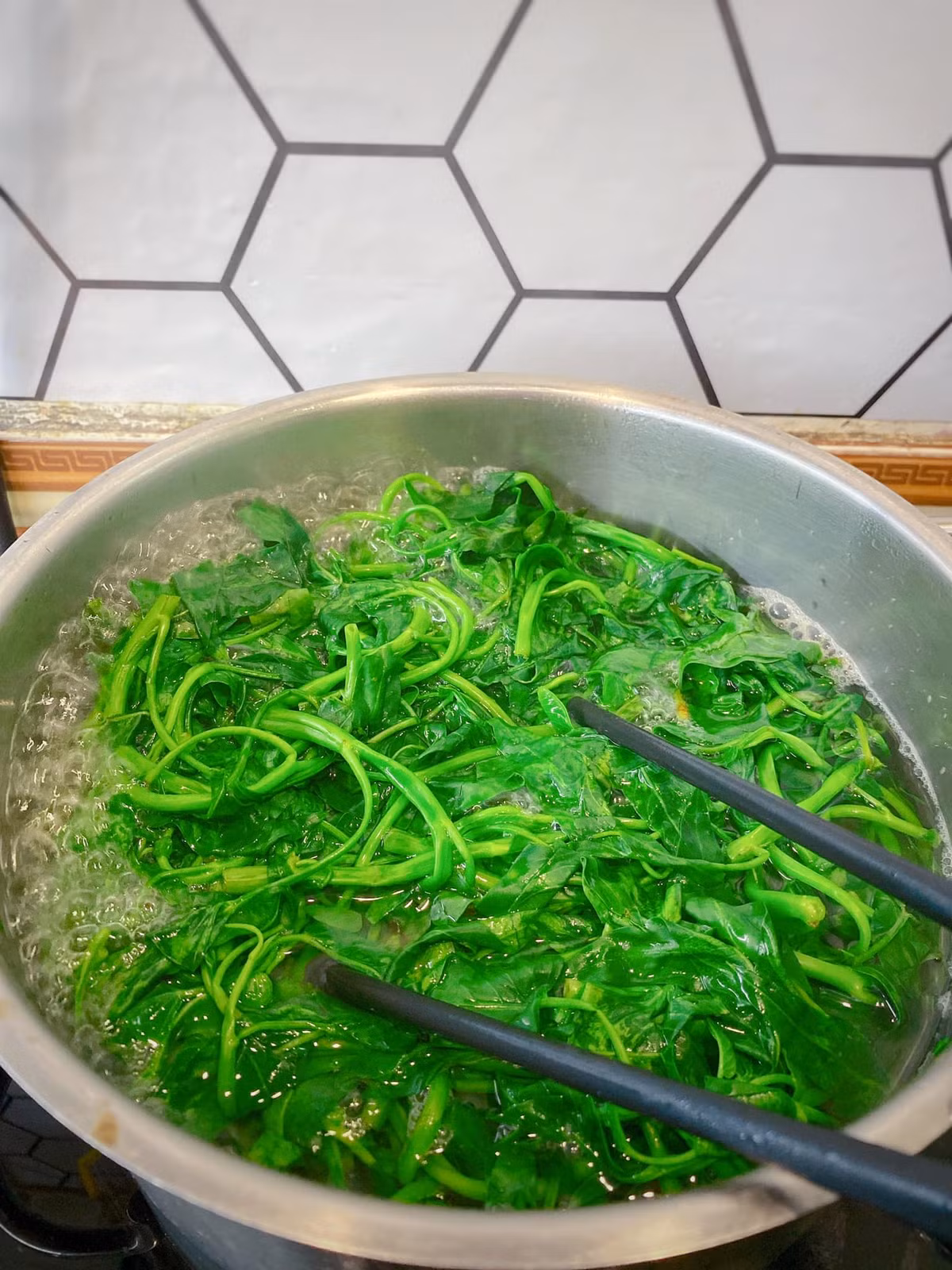 Luoc rau chi can lam 3 viec nay, rau xanh muot, gion ngot