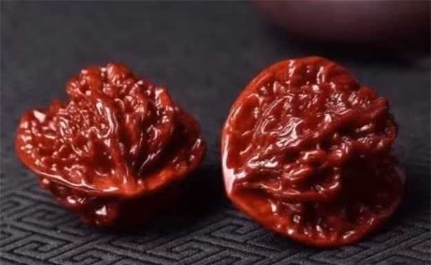 Vi sao Tu Hi Thai hau trang diem ngam 2 qua oc cho trong mieng?-Hinh-2