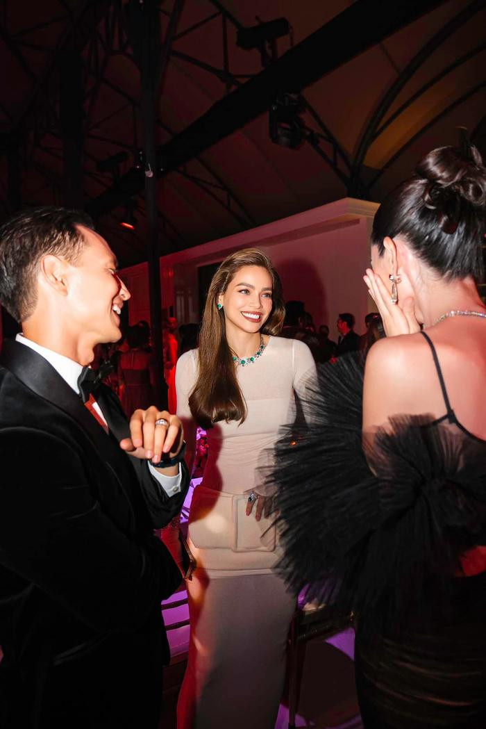 Mot nguoi dep cong khai me Kim Ly, Ho Ngoc Ha phan ung ra sao?-Hinh-2