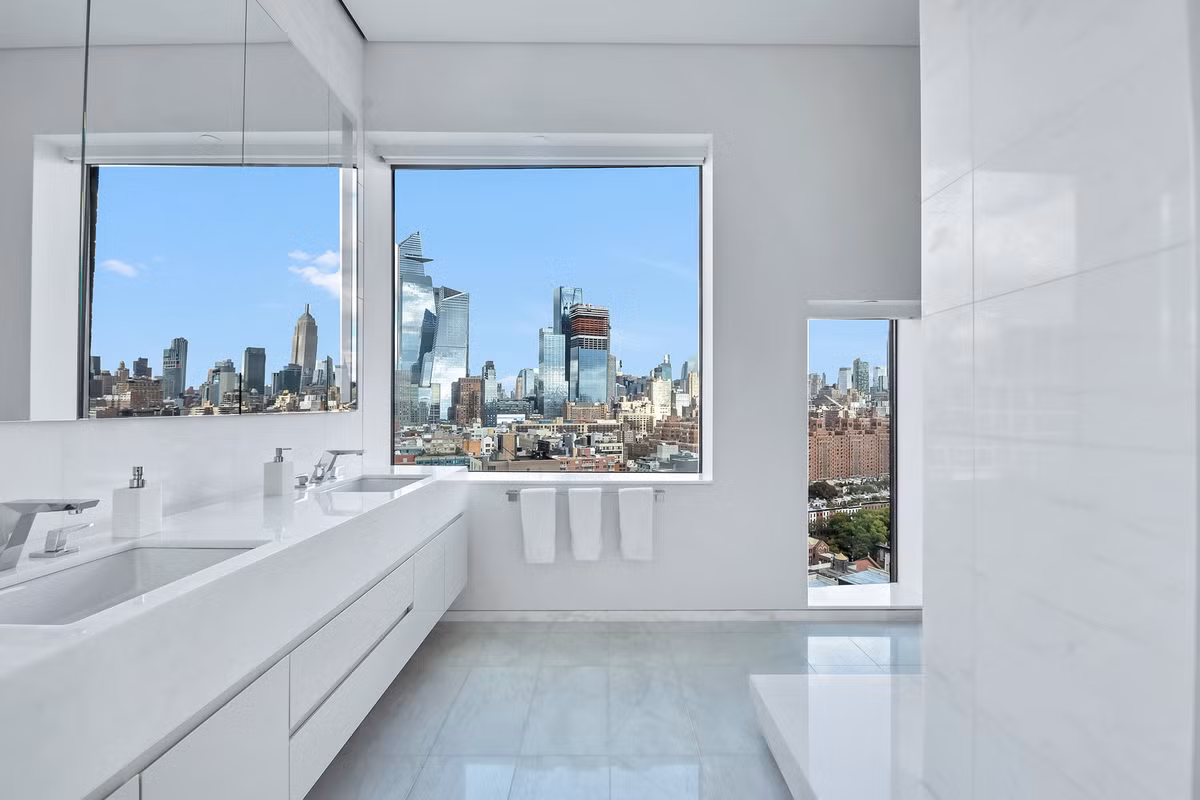 Nhà vệ sinh luôn sạch bóng.