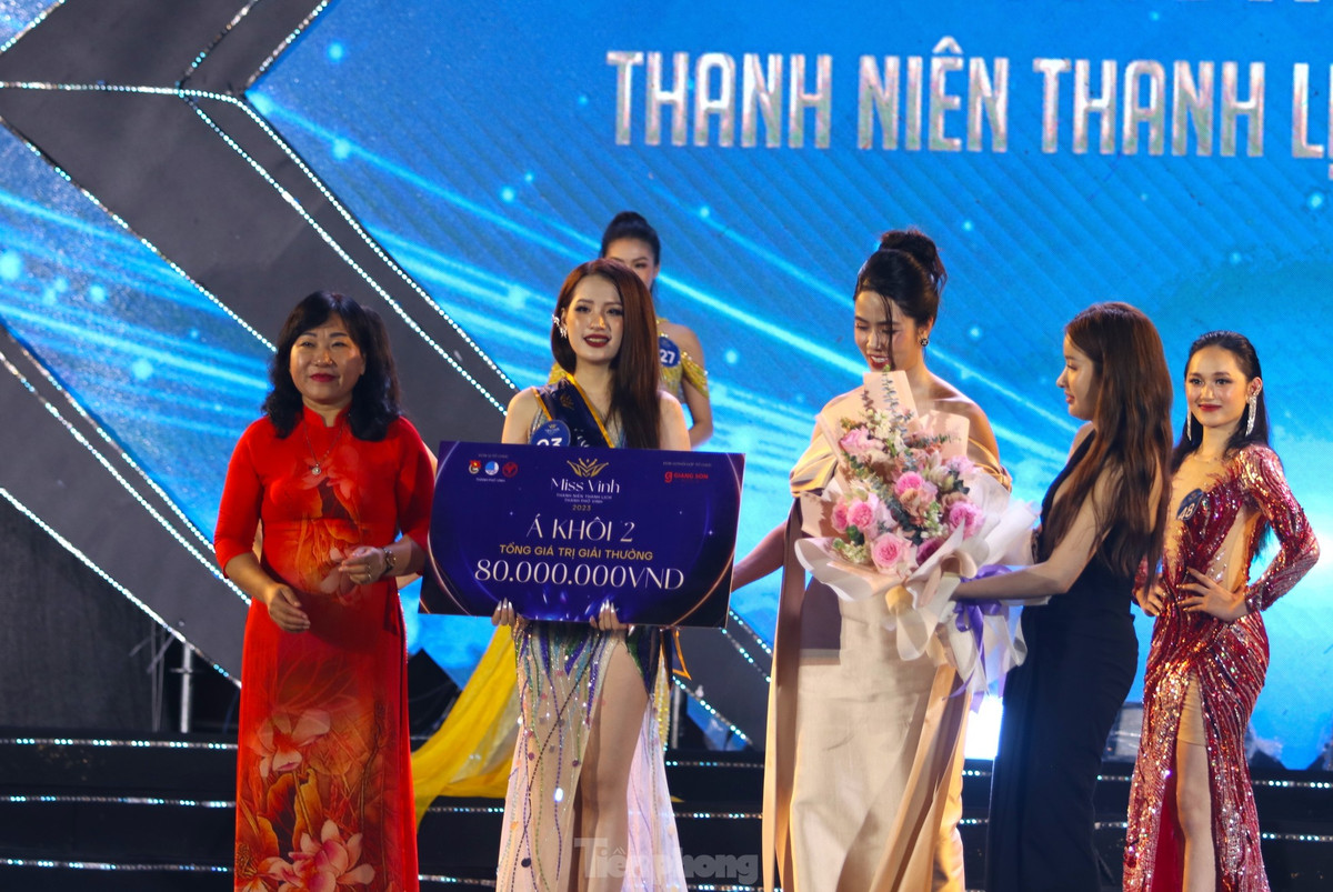 Giải Á khôi 2 thuộc về thí sinh Trần Thị Ngọc Linh. Ở hai giải Á khôi, các thí sinh đạt giải sẽ nhận phần thưởng gồm 10 triệu đồng tiền mặt, kèm quà tặng hiện vật với tổng trị giá 80 triệu đồng.