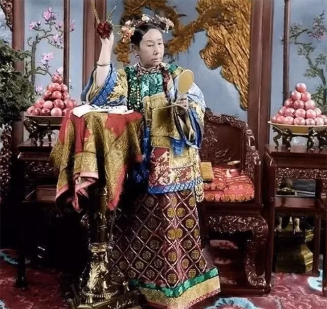 Bí ẩn viên ngọc trai 6.000 tỷ được Từ Hi đính trên mũ phượng - Hình 3 Bi an vien ngoc trai 6.000 ty duoc Tu Hi dinh tren mu phuong-Hinh-3