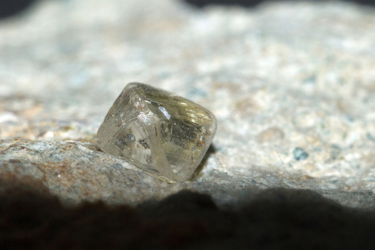 Phat hien vien kim cuong lau doi nhat the gioi