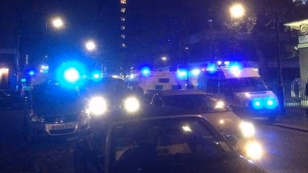 Xe cứu hỏa, cứu thương có mặt tại hiện trường vụ nổ ở khách sạn 5 sao Hyatt Regency Churchill.