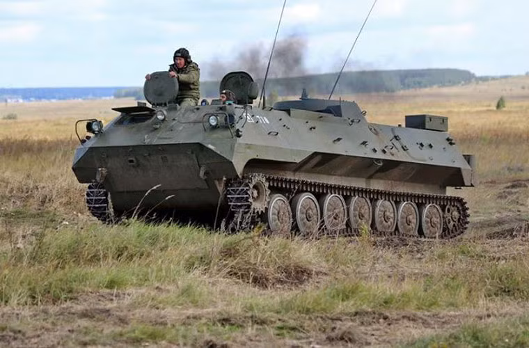 Xe trinh sát pháo binh đặt trên khung bệ xe đa dụng MT-LBu.