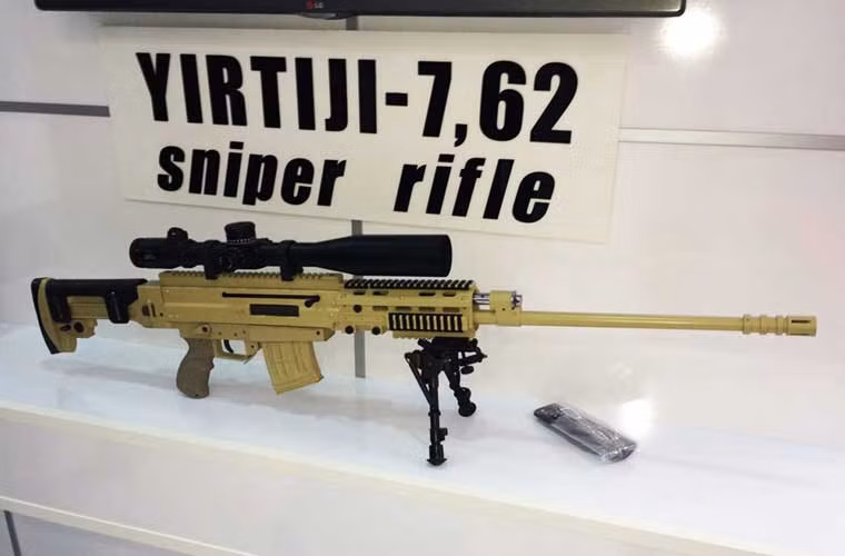Nước chủ nhà Azerbaijan cũng không hề thua kém với vô số mẫu súng, UAV, thiết giáp. Trong ảnh là thiết kế súng trường bắn tỉa Yirtiji 7,62mm của công ty quốc phòng Azerbaijan.
