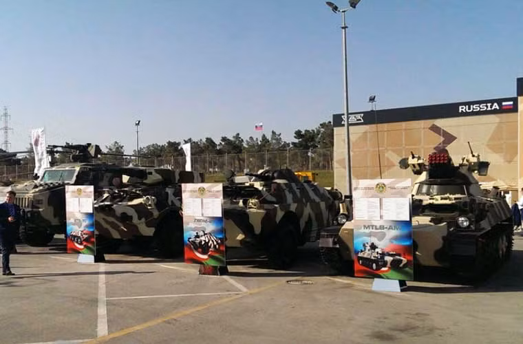 Một số thiết kế nâng cấp dựa trên các mẫu xe từ thời Liên Xô như xe trinh sát BRDM-2, xe thiết giáp đa dụng MT-LB. Có thể dễ dàng nhận thấy là chúng đều được hiện đại hóa về mặt hỏa lực. Đáng chú ý nhất là mẫu thiết giáp ngoài cùng (bên phải) MTLB-AM được trang bị tháp pháo “kỳ lạ” dường như ở giữa lắp giàn pháo phản lực, 2 bên lắp súng máy hạng nặng và súng phóng lựu.