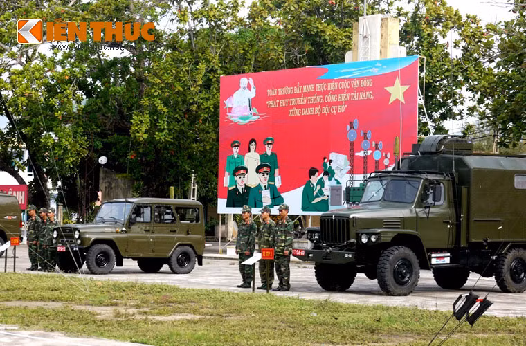 Các khí tài hiện đại do Việt Nam tự cải tiến và một phần là nhập khẩu từ nước ngoài.