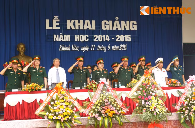 Đại diện Bộ Quốc phòng (Trung tướng Phạm Xuân Hùng, PT Tham mưu trưởng....) và lãnh đạo nhà trường và các đợn vị.