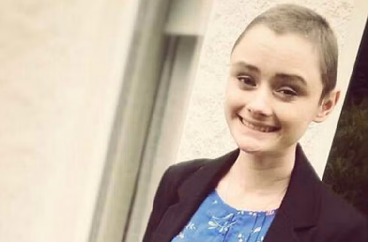 Lúc đầu, các bác sĩ còn cho rằng tôi đang mang thai hoặc mắc chứng táo bón nên bụng có dấu hiệu to ra. Tôi khẳng định mình không dính dáng đến hai yếu tố này. Cuối cùng, họ tiến hành chụp chiếu và phát hiện tôi mắc ung thư non – Hodgin lymphoma”.