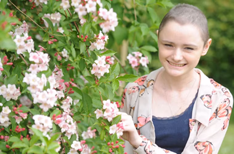 Hóa ra, nguyên nhân khiến chiếc quần trở nên không phù hợp với vóc dáng của Emily là trong dạ dày cô xuất hiện hai cực u cứng. Khi đi khám, các bác sĩ chẩn đoán đây là một khối u chứa tế bào ung thư.