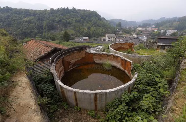 Không biết làm gì hơn, người dân nơi đây chỉ biết kêu cứu với chính quyền địa phương, yêu cầu các nhà máy hóa chất phải có trách nhiệm về thảm họa họ đang phải đối diện.