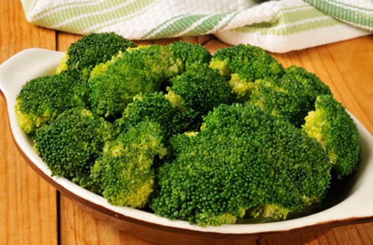 Cụ thể, cần tăng cường thực phẩm có lợi như đồ ăn giàu chất xơ, chất chống oxy hóa… Tuyệt đối tránh xa các thực phẩm có khả năng thúc đẩy quá trình phát triển của tế bào ung thư như đồ nướng, đồ chiên giòn…