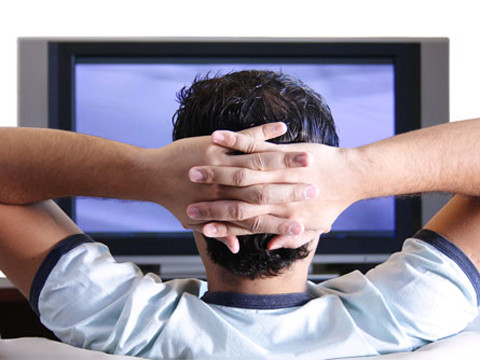 Ngồi hai tiếng mỗi ngày cũng có thể ảnh hưởng tiêu cực đến sức khỏe. Ảnh minh họa.