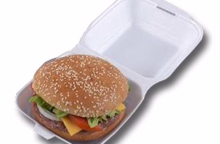 Để bảo vệ cơ thể mình, hãy cố gắng sử dụng các vật dụng làm bằng chất liệu sứ để đựng thức ăn thay vì lạm dụng chúng. Lưu ý, tuyệt đối không đựng thức ăn nóng bằng hộp xốp bởi ở nhiệt độ cao, chất styrene trong hộp, cốc... có thể được giải phóng và gây độc.