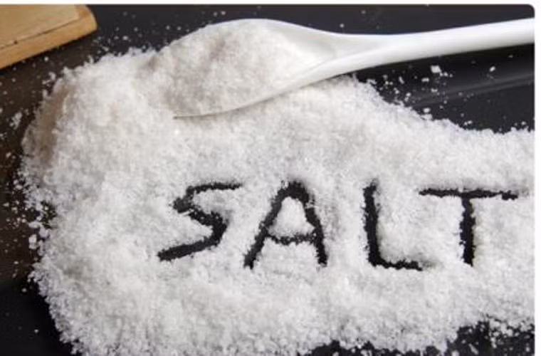 Giảm lượng muối trong đồ ăn. Viện Ung thư Quốc gia Mỹ cảnh báo lượng muối được tìm thấy quá nhiều trong đồ ăn là một trong những yếu tố gây bệnh ung thư dạ dày.