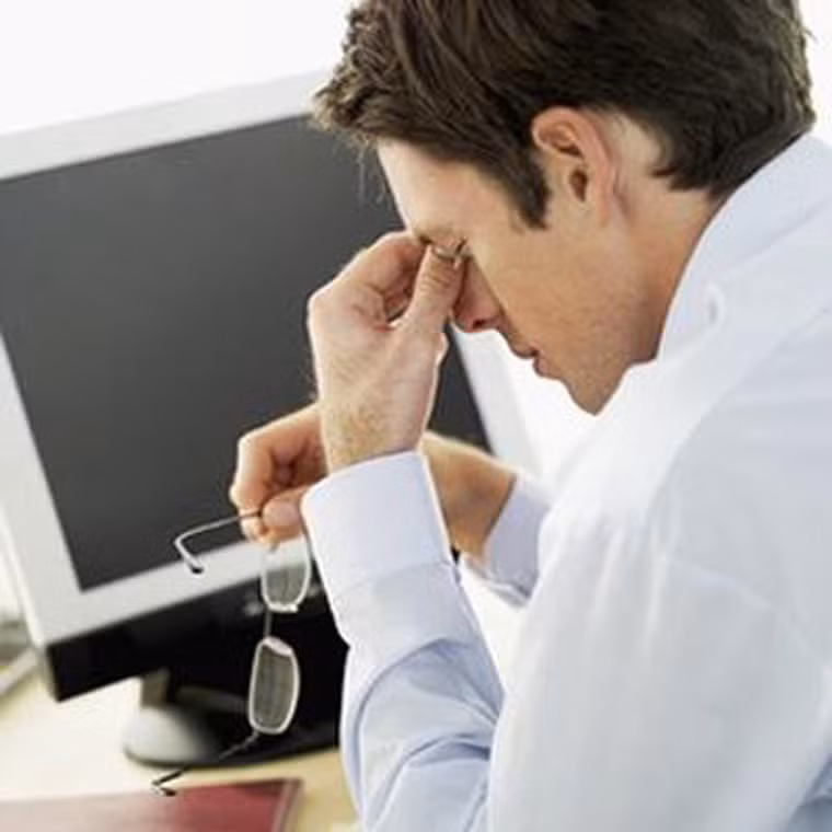 Thực tế, nhiều nghiên cứu được tiến hành nhằm xác định xem có nguy cơ sức khỏe nào từ máy tính đến người sử dụng hay không. Kết quả là, các nhà khoa học xác định được một lượng bức xạ nhỏ song nó quá yếu ớt và gần như không ảnh hưởng đến người sử dụng, đặc biệt là căn bệnh ung thư.