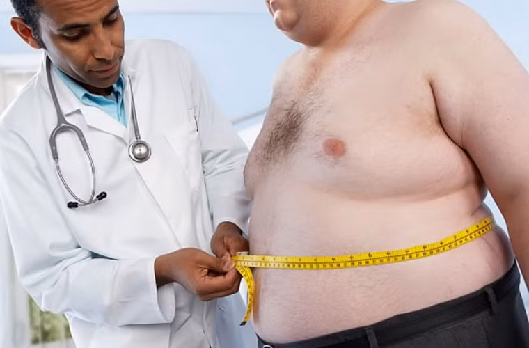 Béo phì. Những người đàn ông mập và có hàm lượng insulin cao trong máu thường dễ tử vong do mắc ung thư tuyến tiền liệt. Thực tế, giới nghiên cứu từng theo dõi và nhận thấy, hơn 50% trường hợp tử vong vì căn bệnh thuộc về người thừa cân, béo phì.