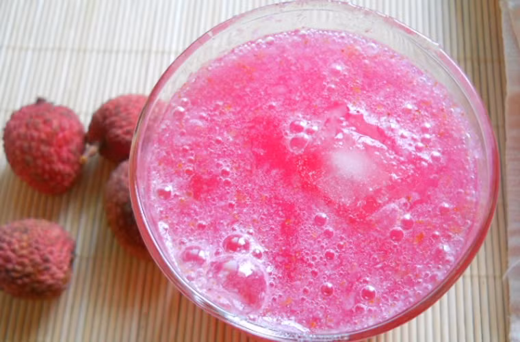 Hay soda nước quả vải.