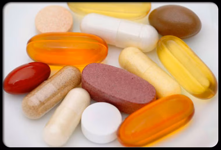 Sử dụng chất chống oxy hóa tổng hợp có thể giúp bạn ngăn ngừa triệt để căn bệnh. Theo nghiên cứu gần đây, chế độ ăn uống nhiều trái cây và rau xanh chứa chất chống oxy hóa góp phần đáng kể trong việc ngăn ngừa ung thư phổi. Tuy nhiên, việc bổ sung chất chống oxy hóa từ viên beta – carotene lại là yếu tố làm tăng nguy cơ mắc bệnh đối với người có thói quen hút thuốc lá. Tốt nhất, trước khi sử dụng, bạn nên tham khảo ý kiến bác để đảm bảo sức khỏe.