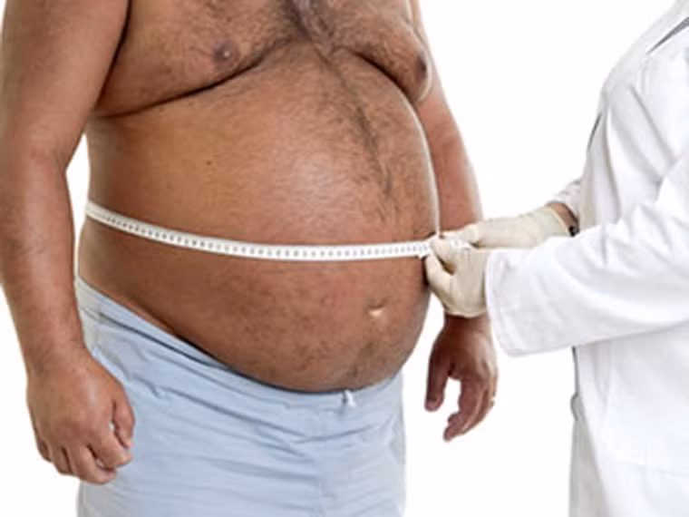 Nắm được nguy cơ mắc bệnh. Ung thư thận có thể tấn công bất kỳ ai song nó sẽ tấn công mạnh những người có thói quen hút thuốc, ít vận động, tiếp xúc nhiều với hóa chất độc hại hay mắc chứng béo phì.