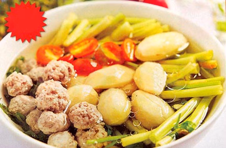 Canh hạt sầu riêng. Sau khi tận hưởng phần thịt sầu riêng, các bà nội trợ chớ lãng phí mà vứt đi phần hạt. Với chúng, chỉ cần vài thao tác đơn giản là chị em có thể chiêu đãi cả nhà món canh bùi bùi, thơm mát.