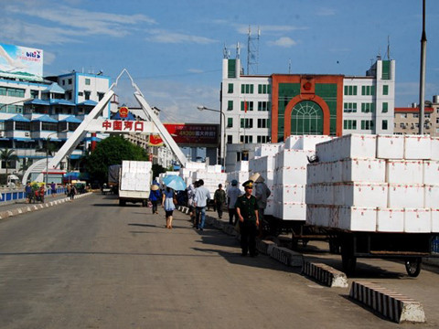 Xuất khẩu vải thiều tươi sang Trung Quốc qua cửa khẩu Lào Cai.