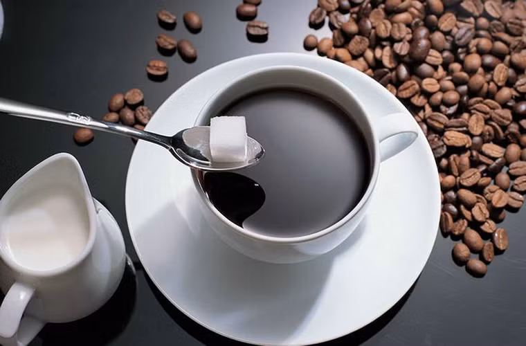 Bên cạnh đó, soda, cà phê và rượu là loại đồ uống người bệnh cần hạn chế tối đa. Nguyên nhân là chúng có thể gây nên hiện tượng mất nước nhanh trong cơ thể; ảnh hưởng tiêu cực đến thể trạng.