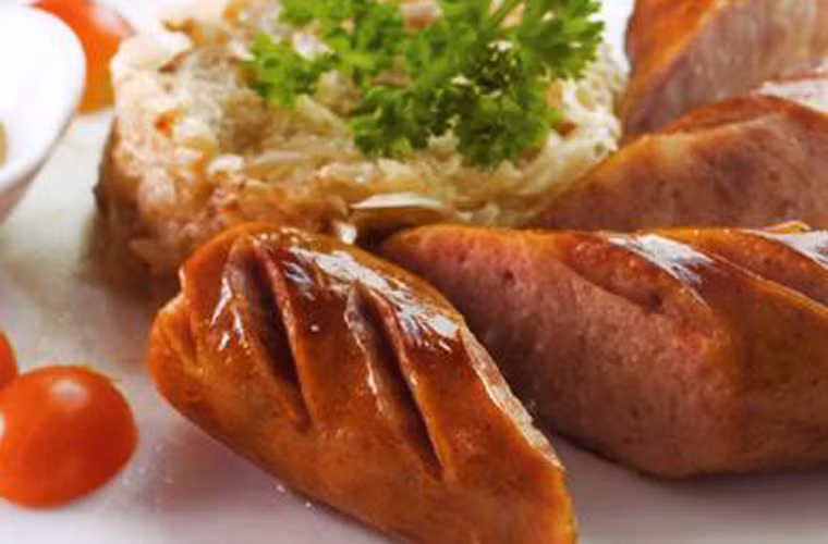 Để giảm thiểu các triệu chứng khó chịu, tiến sĩ Linda Page, tác giả cuốn sách “Detoxinfication” (Giải độc) cho biết, bệnh nhân nên tránh ăn quá nhiều thịt, đồ mặn – ngọt, thực phẩm chế biến sẵn, thực phẩm chứa nhiều chất béo và thực phẩm từ sữa.