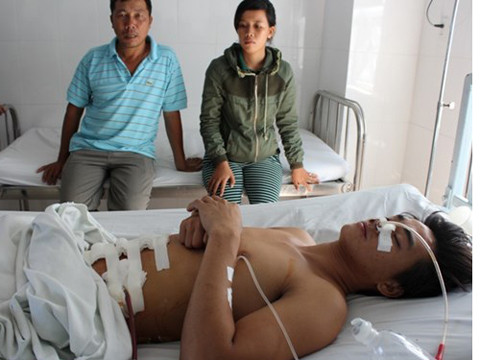 Tô Trung sau khi phẫu thuật, đang được theo dõi điều trị tại bệnh viện tỉnh Ninh Thuận.