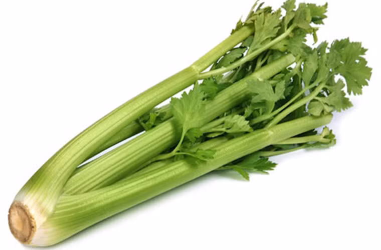 Ngoài việc giảm lượng muối trong bữa ăn, bạn nên tăng cường hấp thu chất xơ từ trái cây và rau xanh. Việc hấp thu nhiều beta carotene và vitamin C có thể tránh được hiểm họa ung thư.