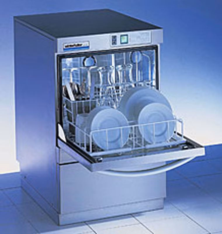 1. “Tẩy chay” mùi khó chịu từ thức ăn thừa ở máy rửa chén. Dù có dùng nước tẩy rửa thì nó cũng chỉ giúp bạn rửa sạch dầu mỡ chứ không thể đánh tan được mùi hôi hám của thức ăn đọng lại. Để làm sạch hiệu quả, bạn nên tận dụng một chén giấm trắng để tổng vệ sinh.