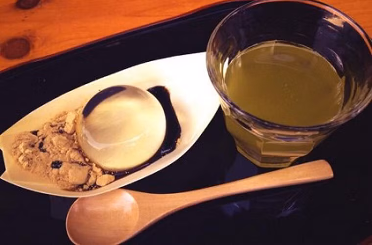 Bên cạnh vị thơm ngon đặc biệt, Mizu shingen mochi còn được ưa chuộng còn vì sự mát lạnh giúp giải nhiệt cực nhanh.