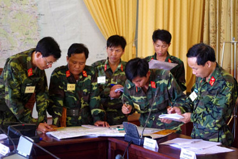 Đảng ủy Sư đoàn bàn phương án tác chiến trong diễn tập CH-14.