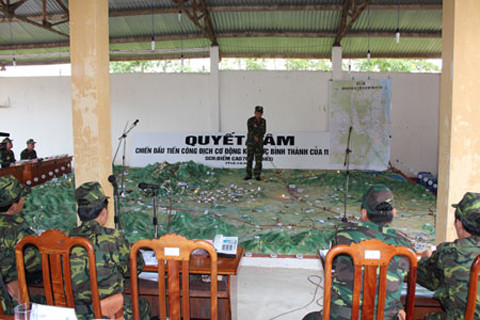 Thông qua phương án tác chiến trên sa bàn.