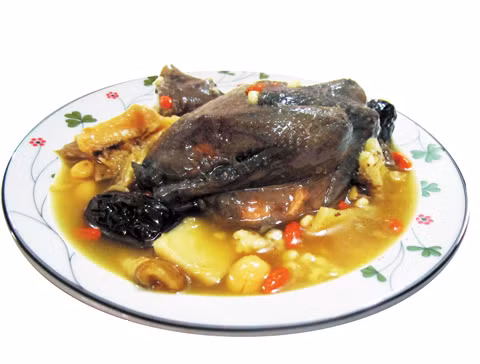 Cach lam va tac dung cua mon ga tan thuoc bac