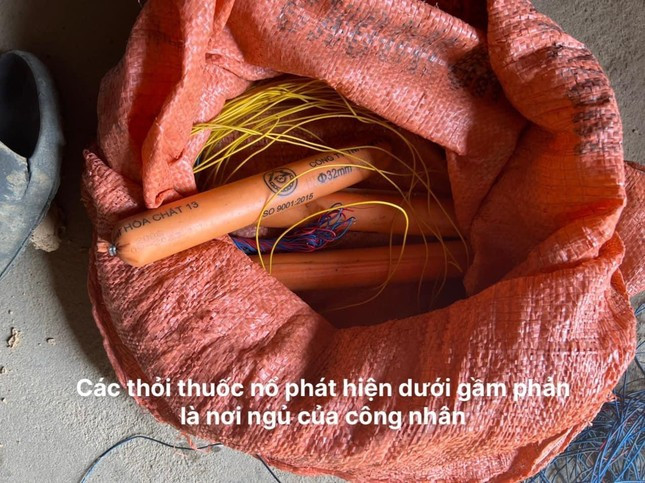 Lai Chau: Phat hien gan 1 ta min duoi phan ngu cua cong nhan-Hinh-3