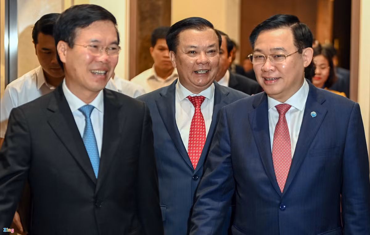 Tham dự hội nghị có Chủ tịch Quốc hội Vương Đình Huệ, Thường trực Ban Bí thư Võ Văn Thưởng và lãnh đạo Thành ủy, UBND Hà Nội cùng một số bộ, ngành, cơ quan Trung ương và thủ đô.