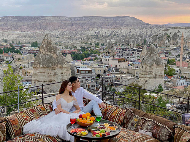 Nu MC gay tranh cai khi dien bikini tren song truyen hinh gio ra sao?-Hinh-2