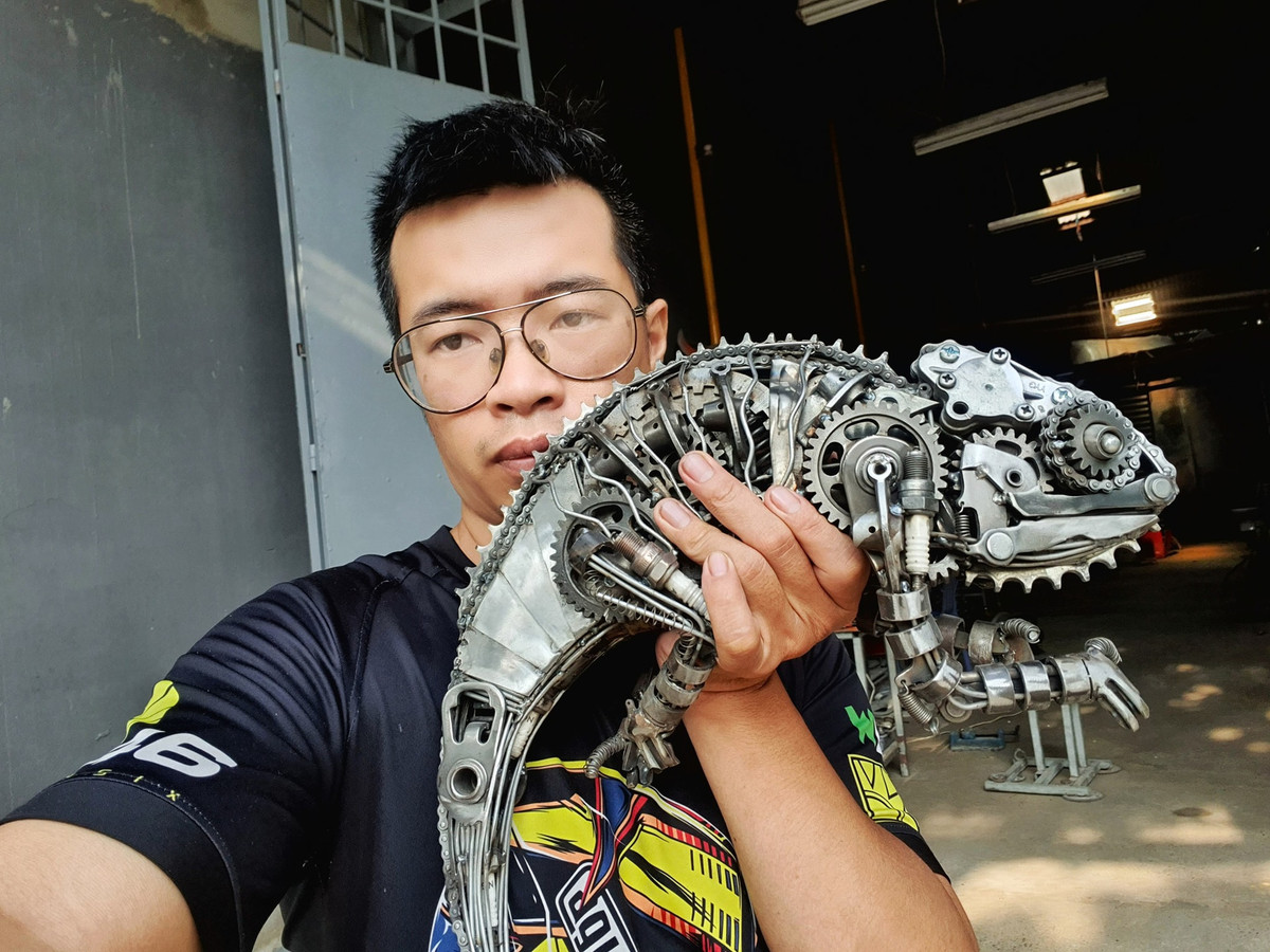 Chang trai bo dai hoc, khoi nghiep voi linh kien oto