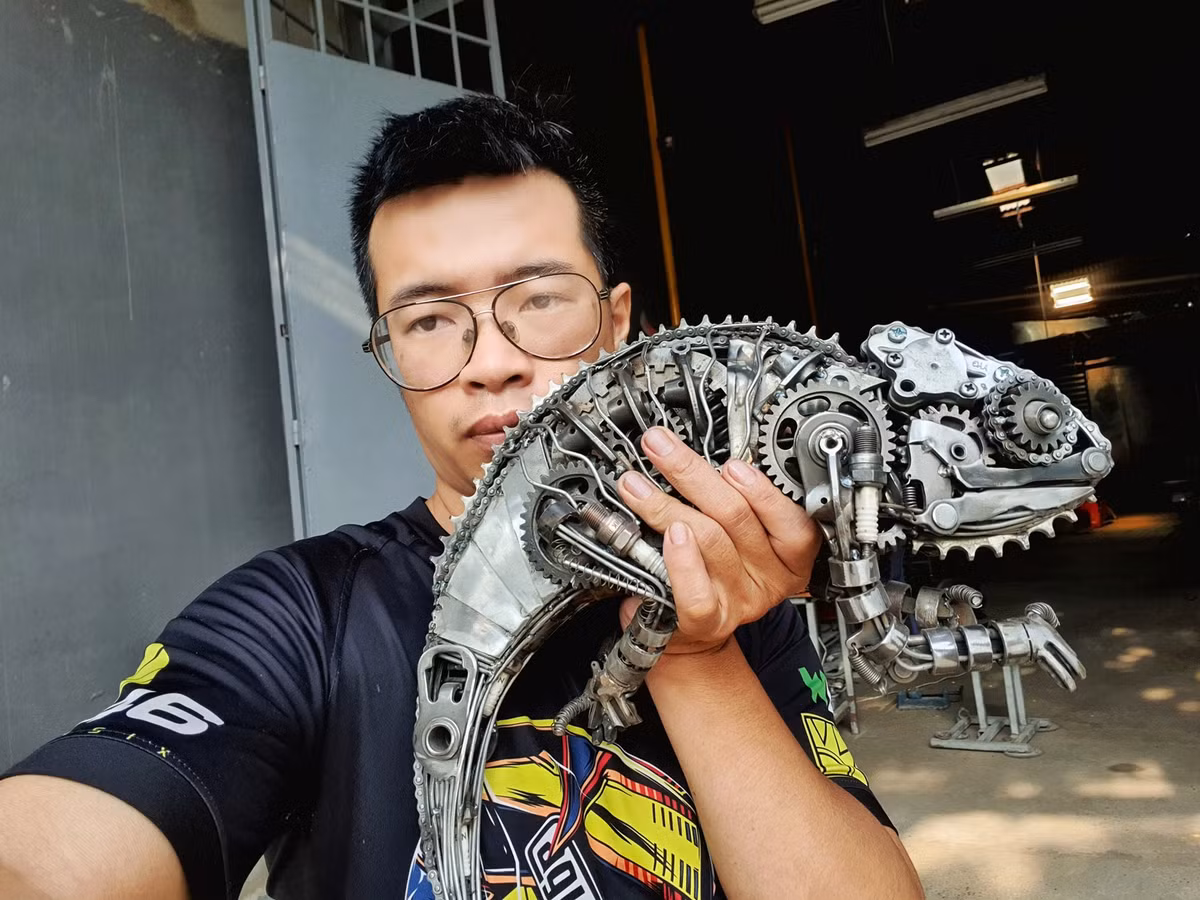Chang trai bo dai hoc, khoi nghiep voi linh kien oto