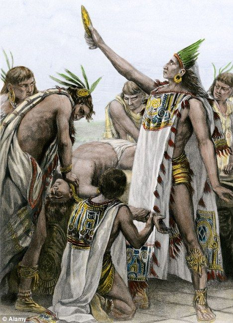 Các nhà sử học ước tính, mỗi năm có hàng vạn người bị vua Aztex hiến tế, gồm nô lệ, tù binh, và thậm chí là cả thường dân của đế chế này.