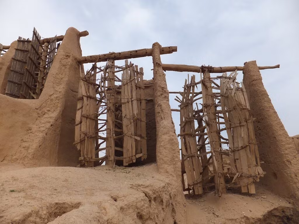 Từ Ba Tư, cối xay gió trở nên phổ biến ở Trung Đông, Trung Á và sau đó lan sang Trung Quốc, Ấn Độ và cả khu vực châu Âu.