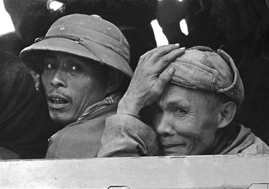 Chân dung những người lao động trên một chuyến xe điện, 5/4/1973.