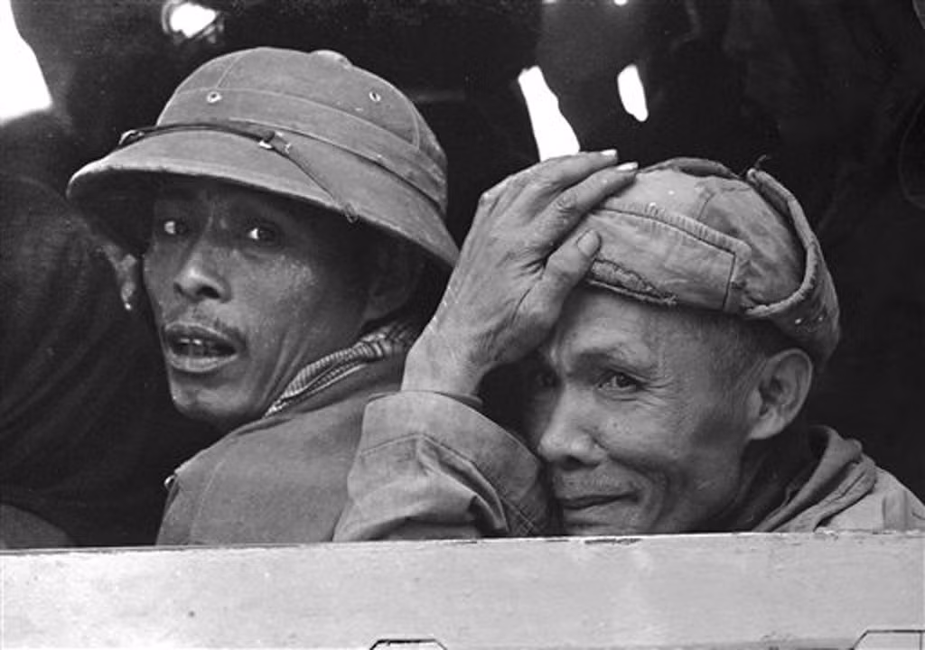 Chân dung những người lao động trên một chuyến xe điện, 5/4/1973.