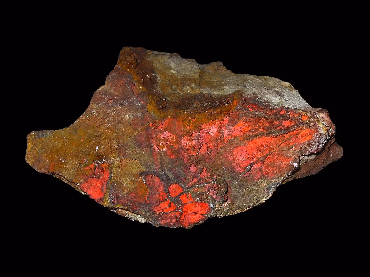 Thần sa hay sunfua thủy ngân có màu đỏ tươi, từng là nguồn thủy ngân chính trong nhiều thế kỷ. Khoáng vật này tồn tại quanh các suối nước nóng và miệng núi lửa.