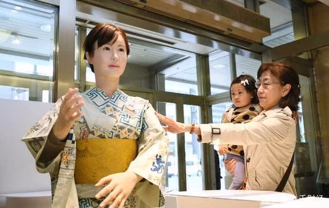 Tai sao nguoi Nhat Ban “phat cuong” voi robot nu