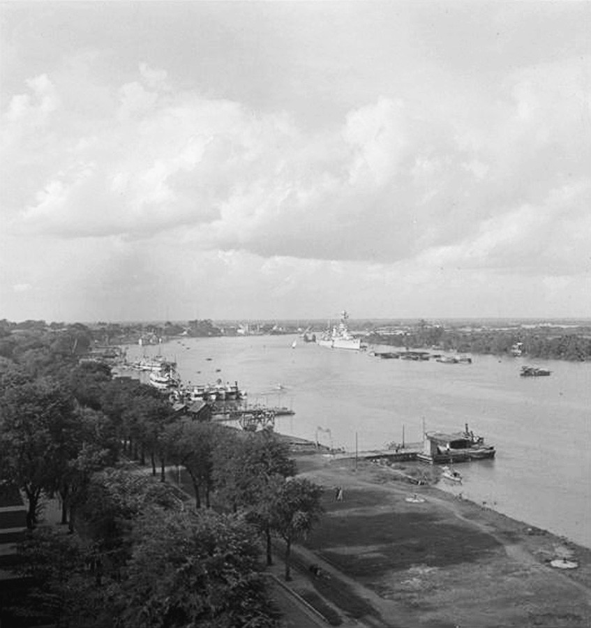 Một góc nhìn khác về sông Sài Gòn từ khách sạn Majestic.