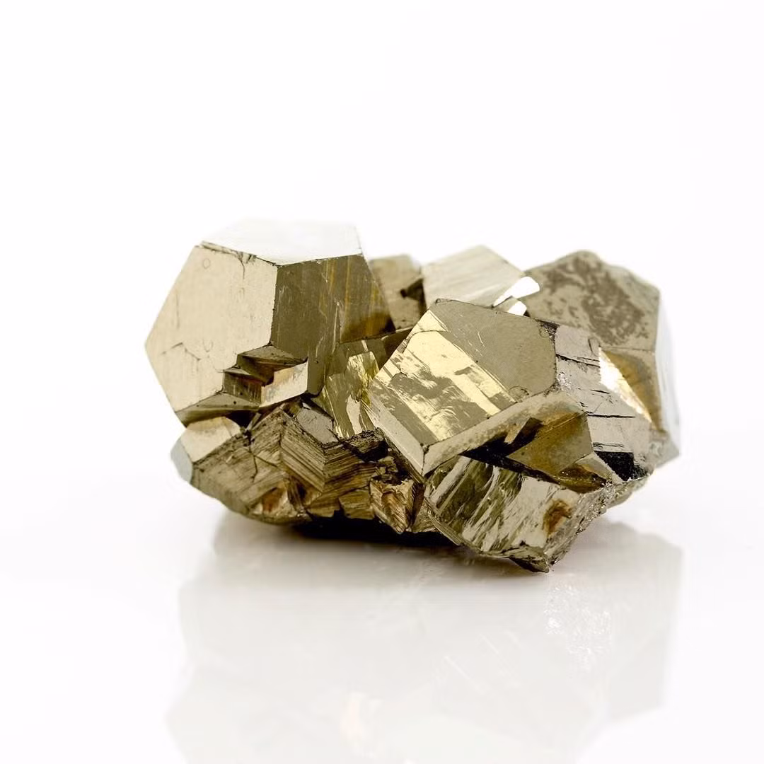 Trong thời hiện đại, nó được sử dụng ở quy mô thương mại trong sản xuất điôxít lưu huỳnh, có ứng dụng trong các ngành công nghiệp như sản xuất giấy, axít sulfuric.